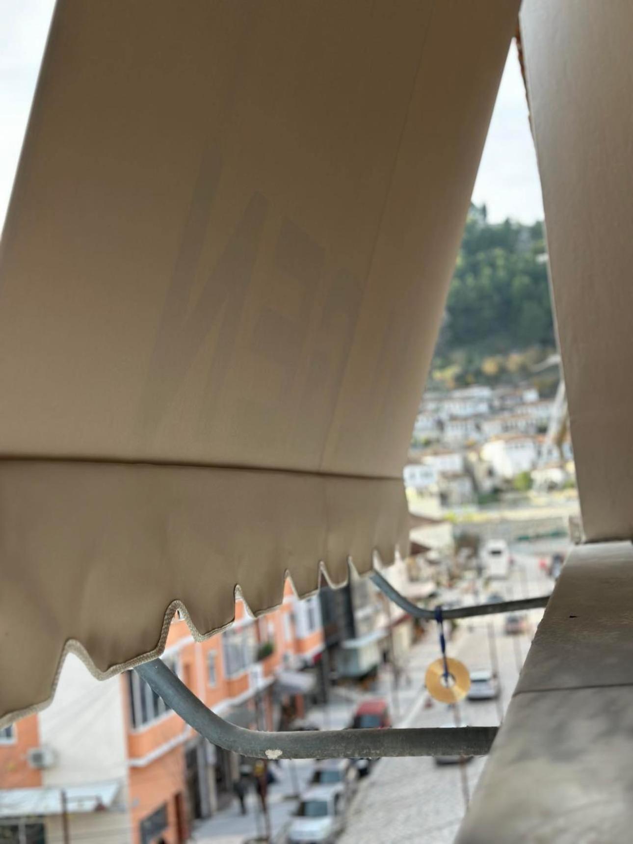 Algen Room'S Berat Exteriér fotografie