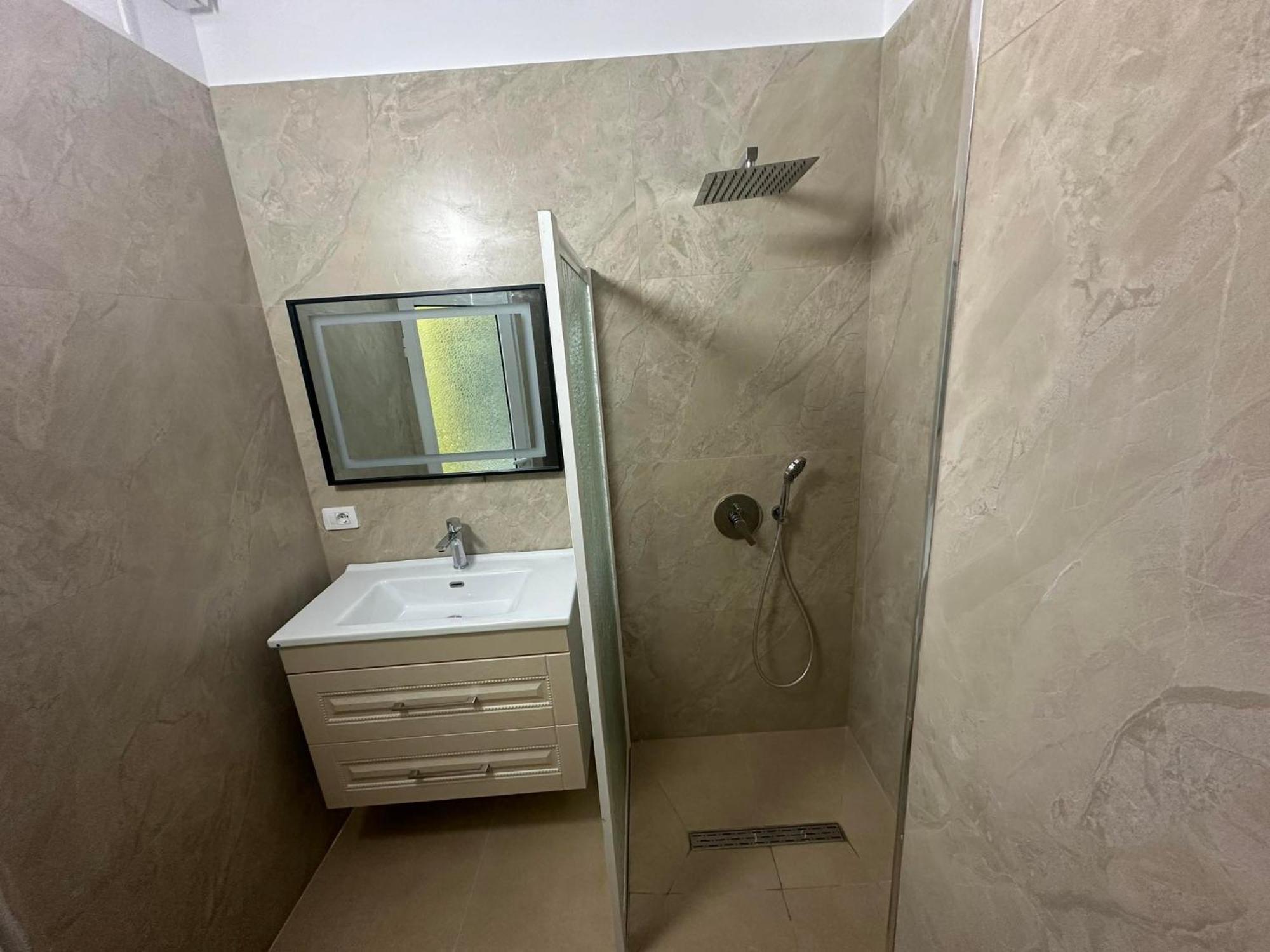Algen Room'S Berat Exteriér fotografie